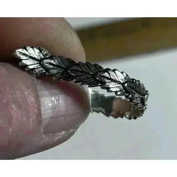 Montana Silversmiths Leaf Tear Drop Clip On Earrings - Unpierced Earrings - Picture 4 of 7